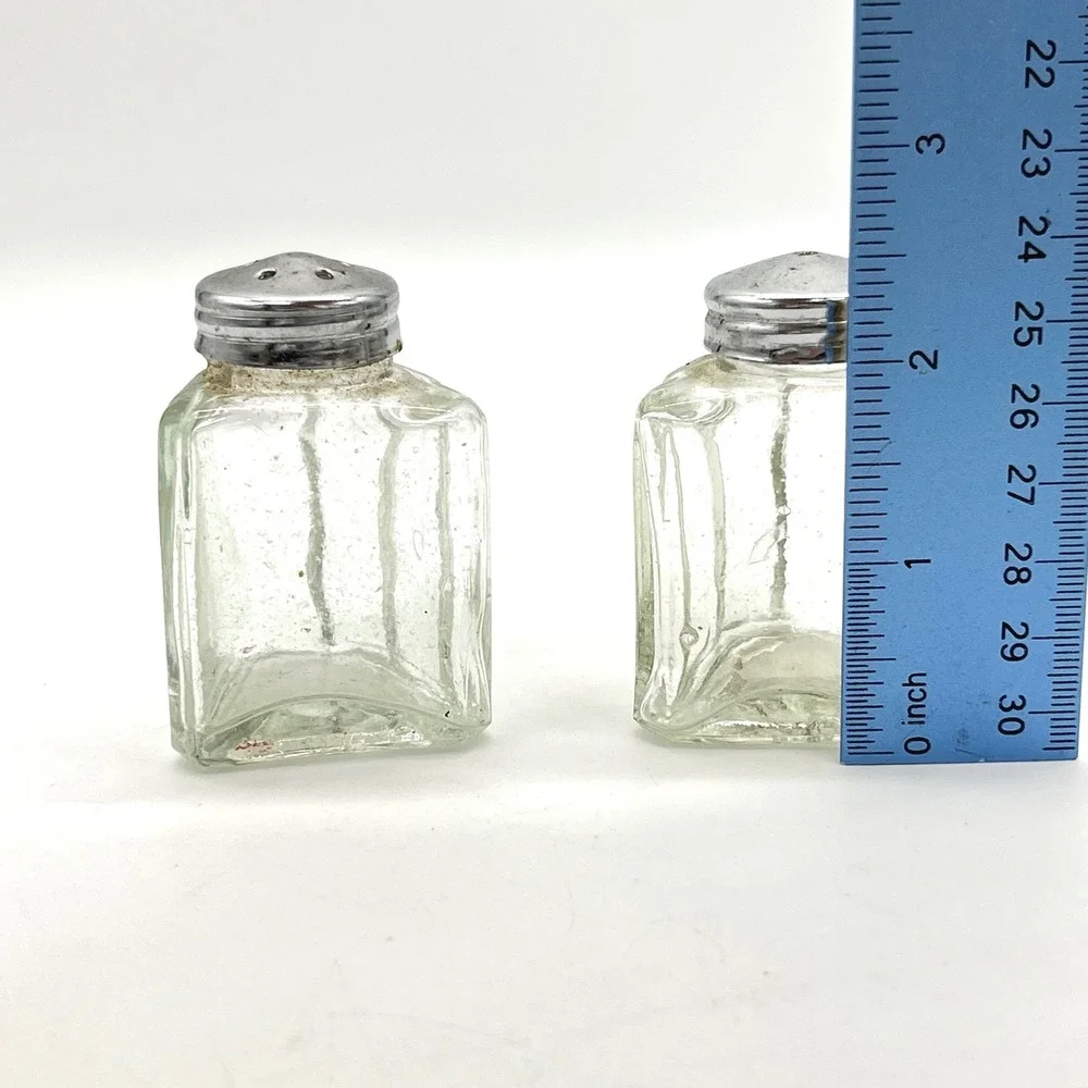 Vintage Triangular Ribbed Glass Salt and Pepper Shakers Set with Metal‎ Lids